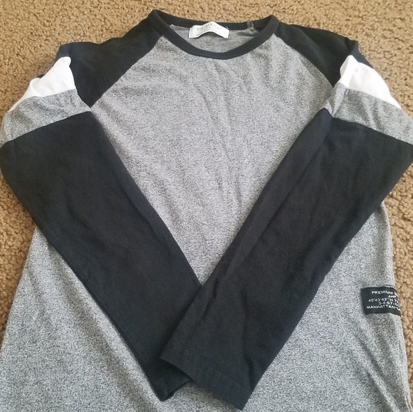 2 boys long sleeved shirts - Picture 5 of 5